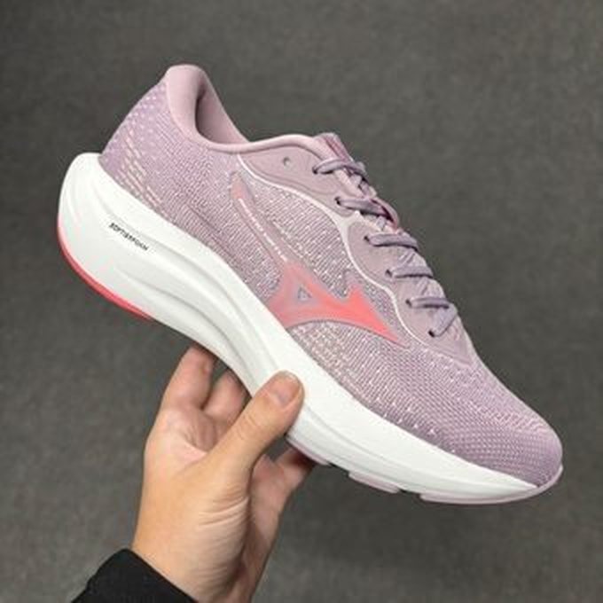 Tênis esportivo feminino