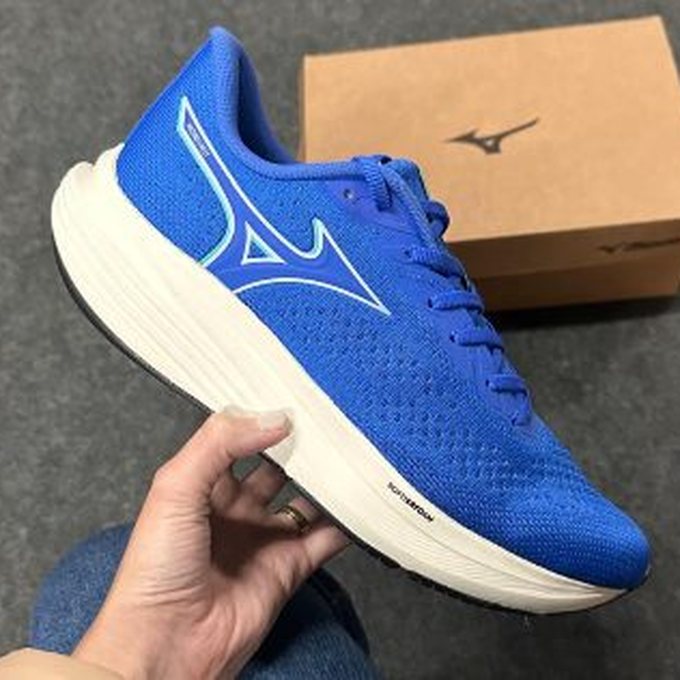 Tênis esportivo masculino